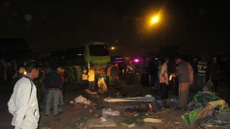 Tai nạn đối đầu giữa 2 xe khách khiến ít nhất 10 hành khách tử vong tại Bình Thuận, rạng sáng 9-2.